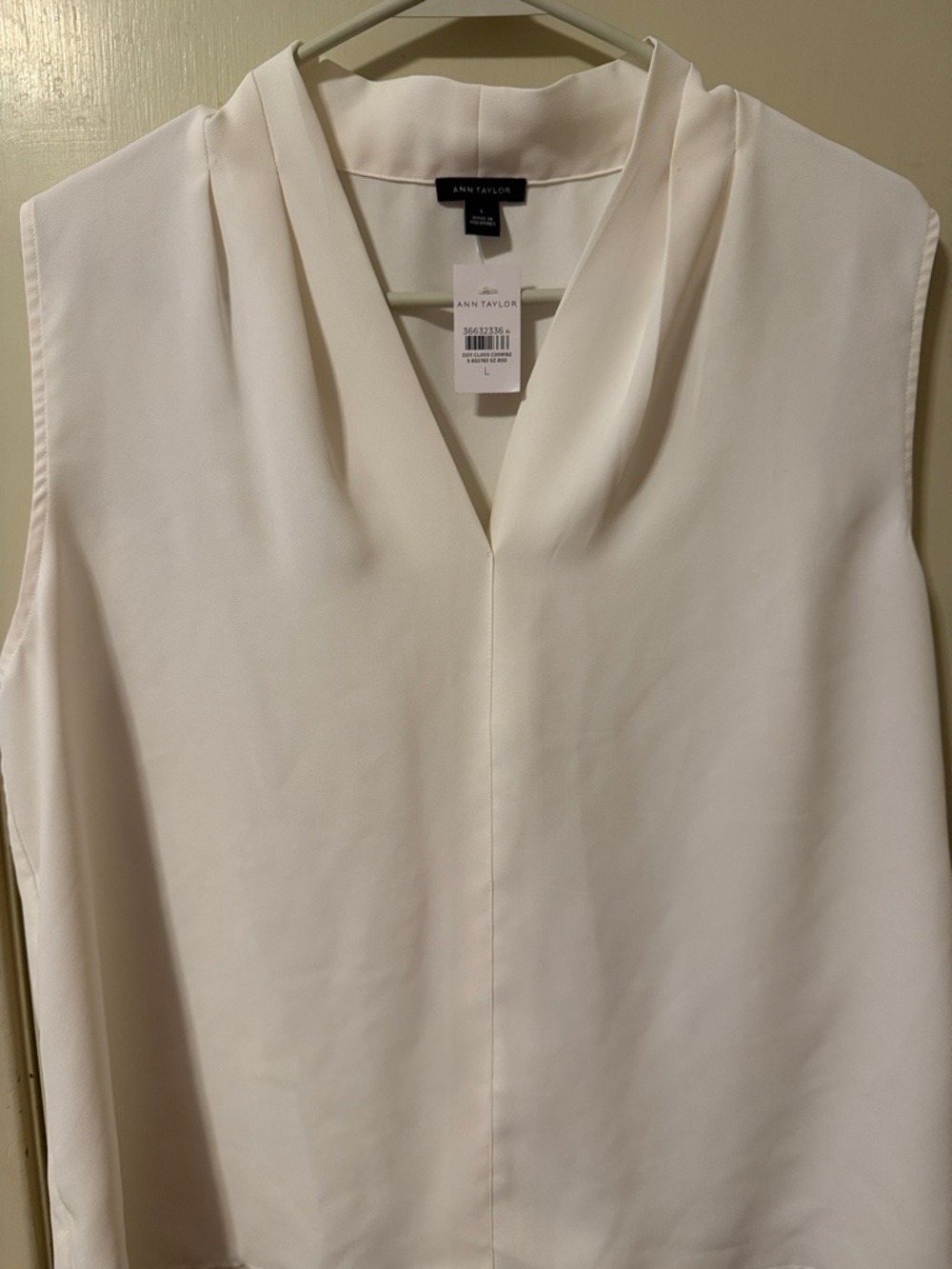 Ann Taylor Cream V-Neck Sleeveless Drape Cami